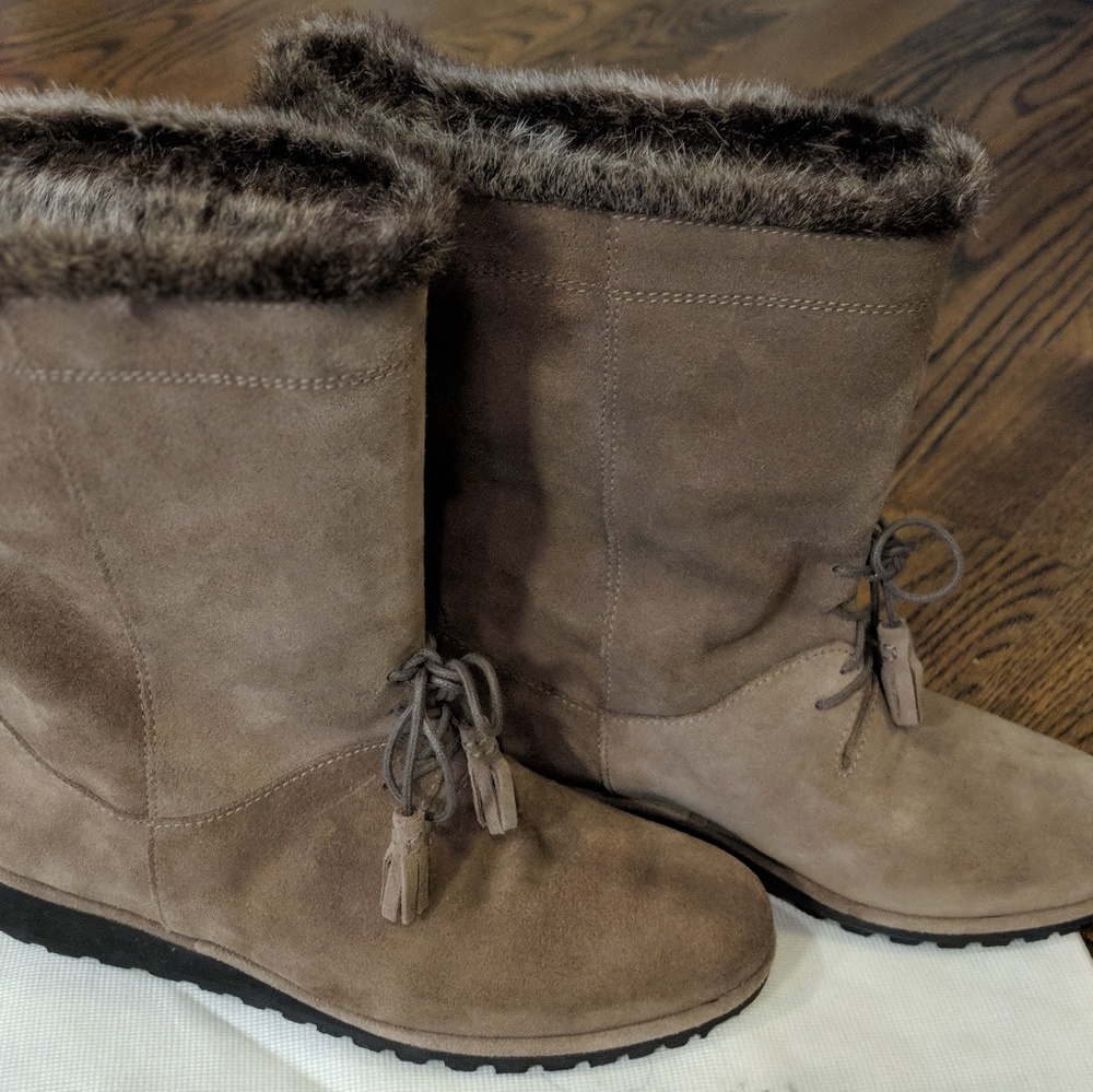 NWT:Stuart Weitzman Fur Lined Boots